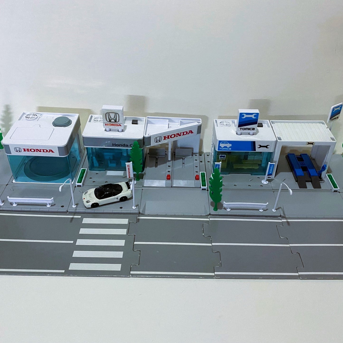 Tomica - Honda garage set (used)