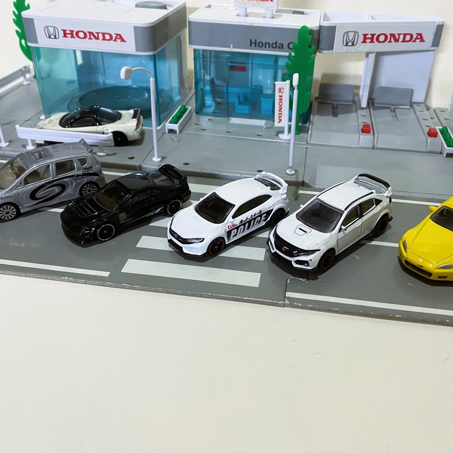 Tomica - Honda garage set (used)